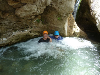 Sprünge in Wildwasser