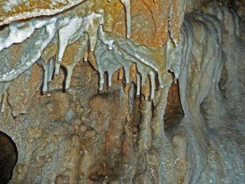 Tropfstein Wasserhöhle