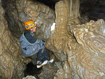 Gesteinsformationen Fajara Höhle